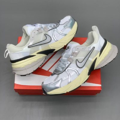 کتونی نایک وی تو کی نقره ای کرم Nike v2k Silver Cream