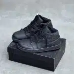 کفش نایک ایر جردن وان ساقدار تمام مشکی Nike Air Jordan 1 High Triple Black