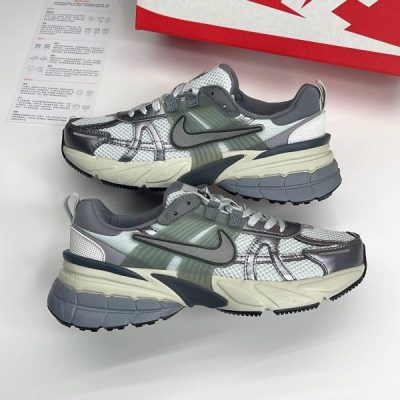 کفش نایک وی تو کی ران طوسی نقره‌ای Nike V2K Run Grey Silver