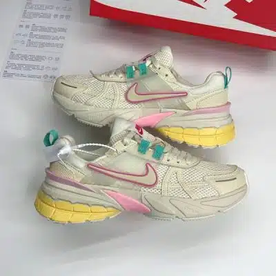 کفش نایک وی تو کی ران کرم صورتی Nike V2K Run Beige Pink