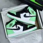 کفش نایک ایر جردن وان ساقدار مشکی سبز Nike Air Jordan 1 High Black Green