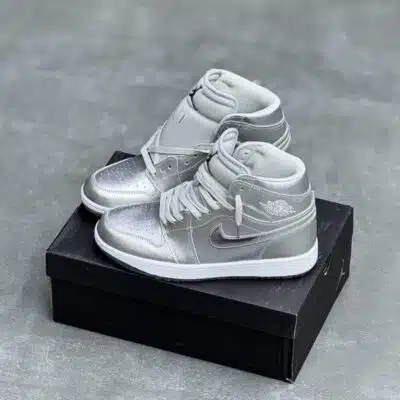 کفش نایک ایر جردن وان ساقدار نقره‌ای براق Nike Air Jordan 1 High Metallic Silver