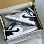 کفش نایک ایر جردن وان سفید طوسی Nike Air Jordan 1 White Grey
